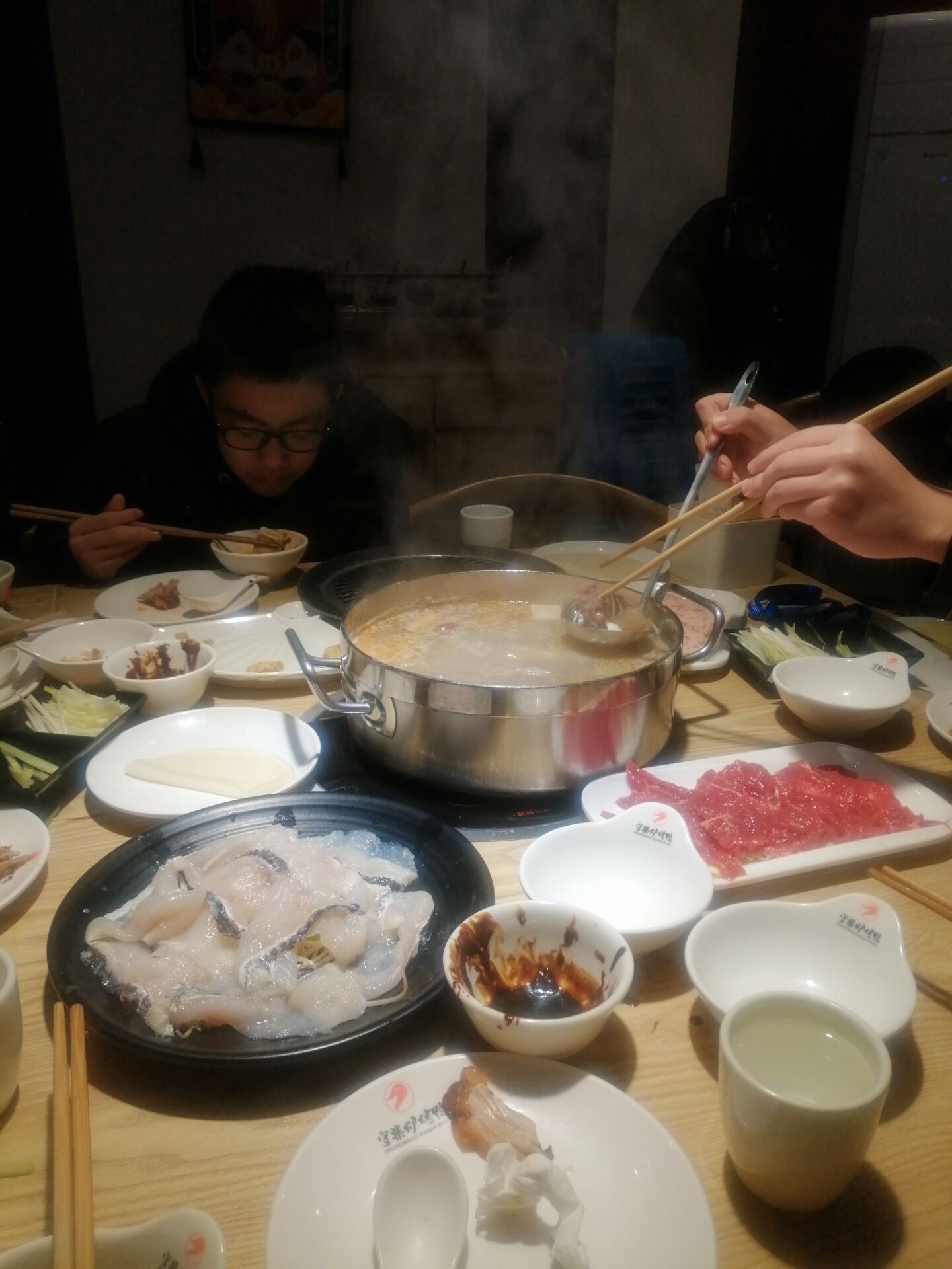 eating hotpot
